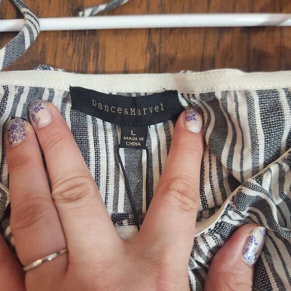 Dance & Marvel Off-shoulder flare-sleeve top - Picture 3 of 6